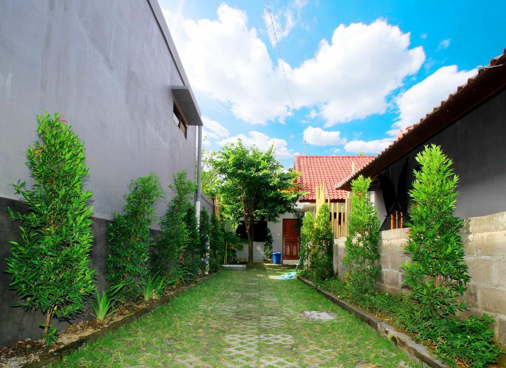 Andy Guesthouse Canggu Екстериор снимка