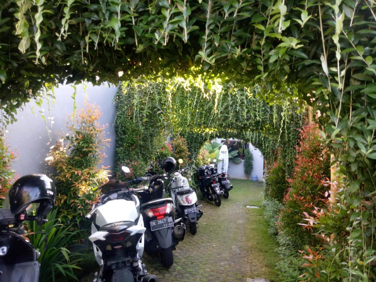Andy Guesthouse Canggu Екстериор снимка